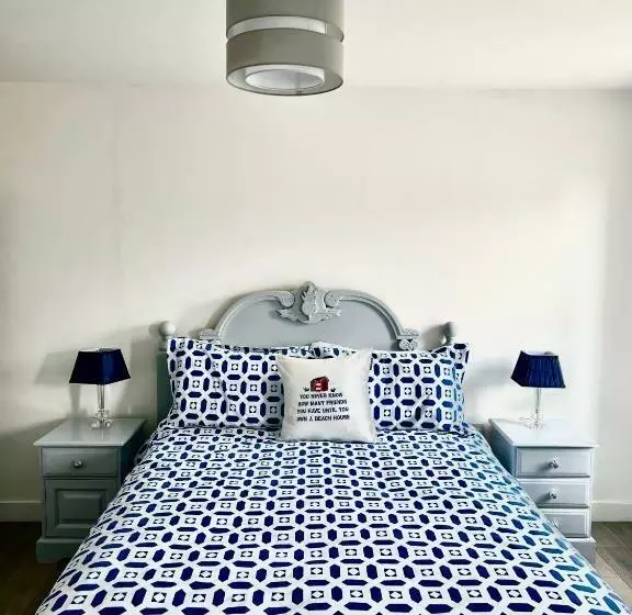 Fitzy S Bunker Modern Beach Apartment