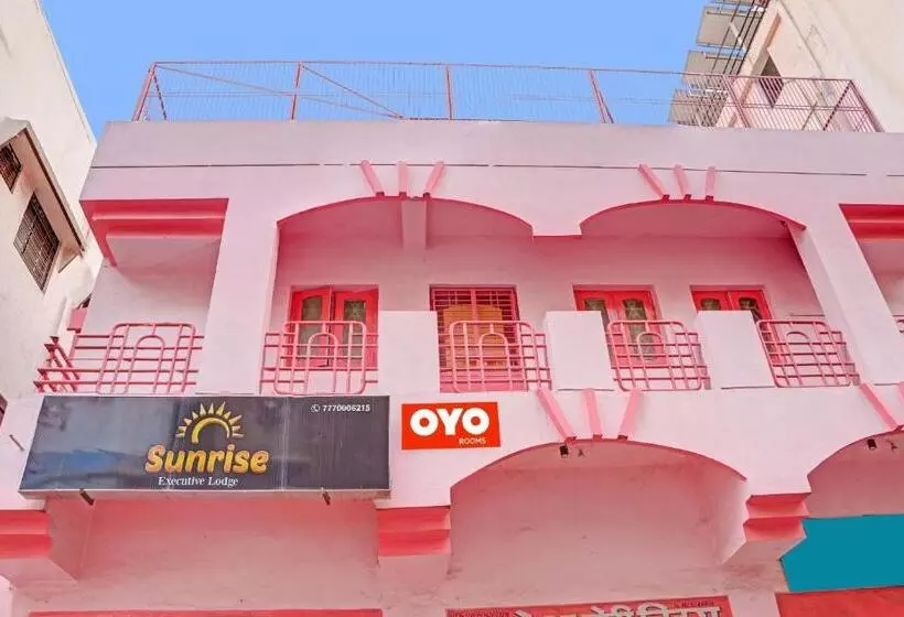 Hotelli Oyo 93089 Sunrise Executive Lodge