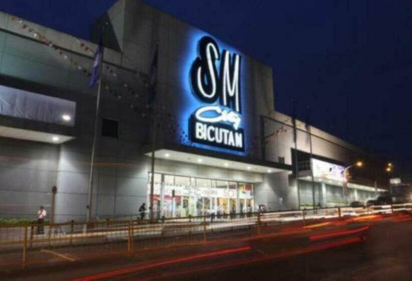 Azure Urban Resort A1 Balcony Near Mall Airport