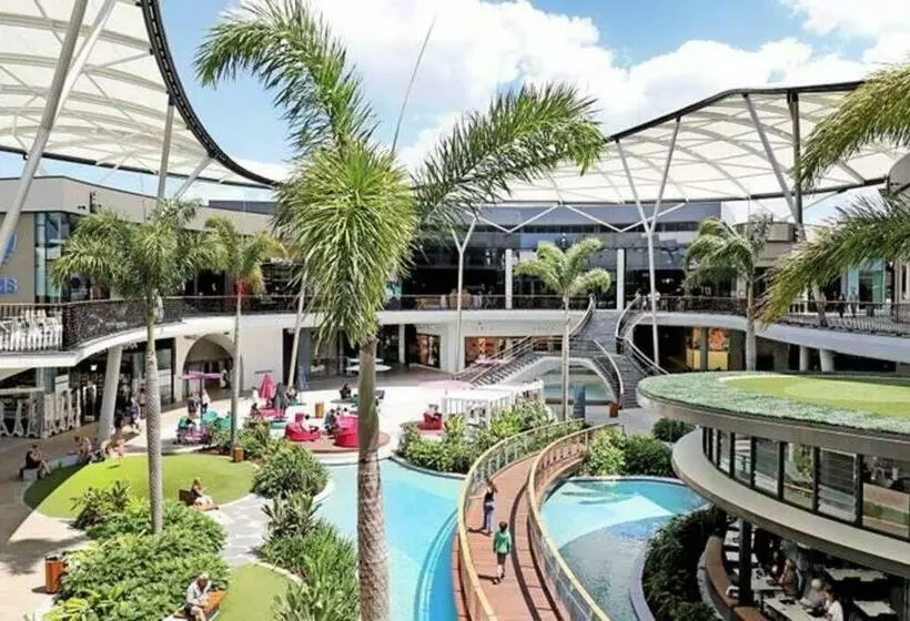 Central Coastal Family Home 800m To Miami Beach