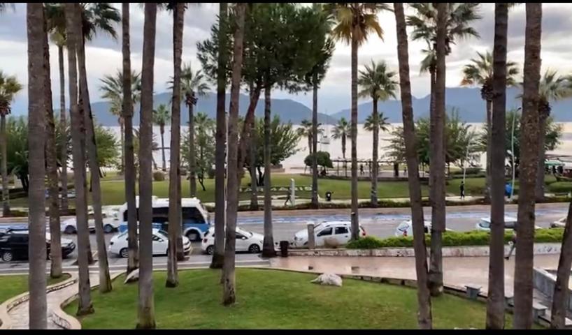 Marmarisin Tam Kalbinde Denize Sıfır ücretsiz Plaj