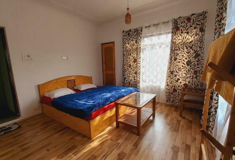 Pansiyon John S Homestay