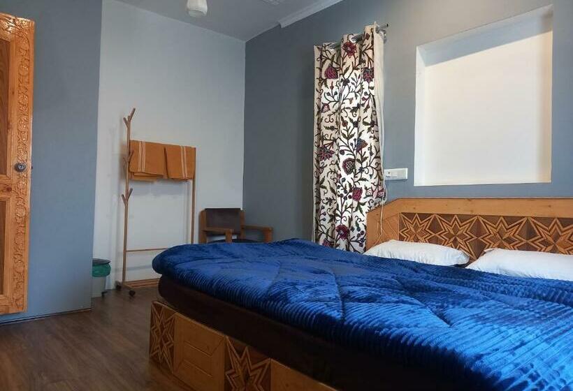 Pansiyon John S Homestay