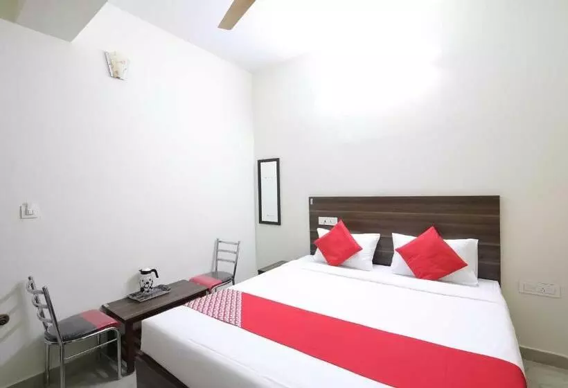 ホテル Flagship 92914 Mathura Inn