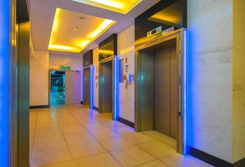Hotelli Greystone Centrestage Pj