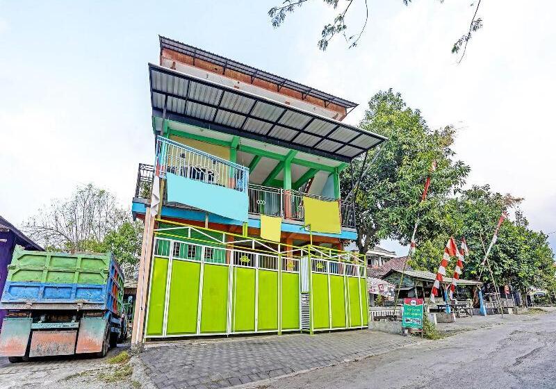 호텔 Oyo 91572 Kost Esklusif Barokah