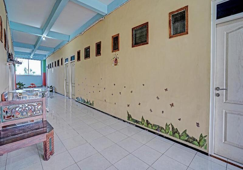 호텔 Oyo 91572 Kost Esklusif Barokah