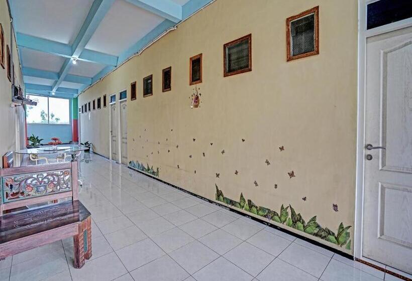 호텔 Oyo 91572 Kost Esklusif Barokah