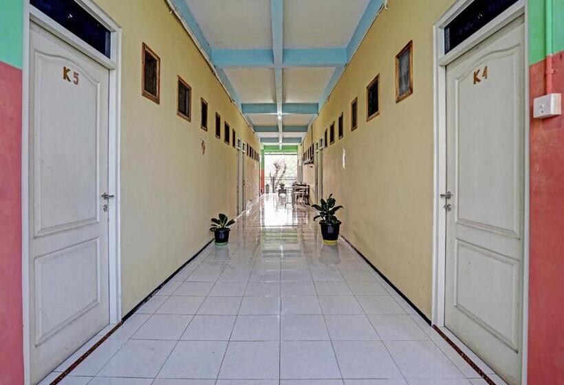 호텔 Oyo 91572 Kost Esklusif Barokah