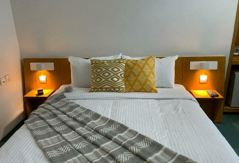 هتل The Assembly Place, A Co Living At Mayo