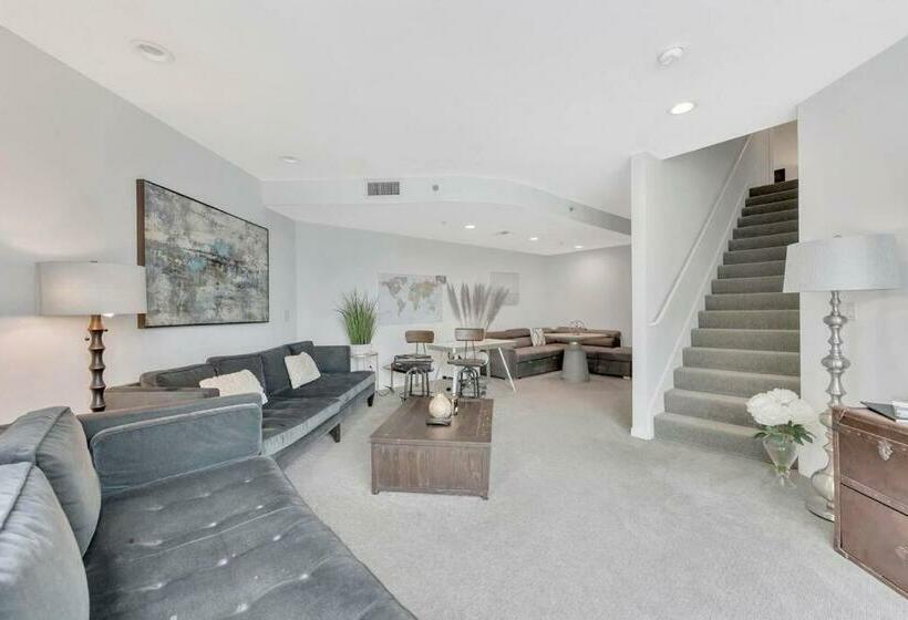 8 Marina Penthouse Water Front