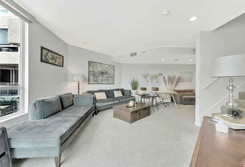 8 Marina Penthouse Water Front