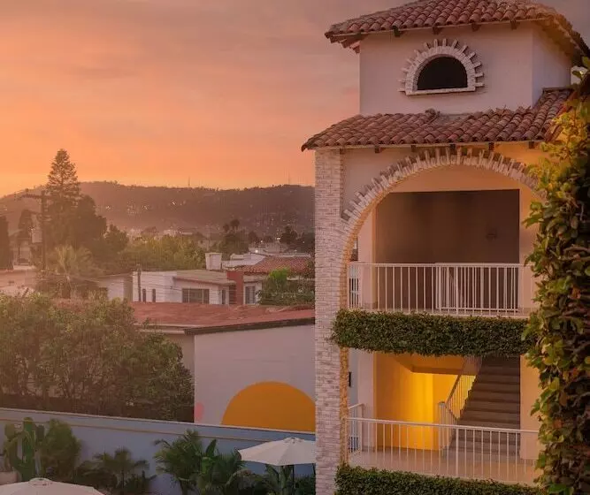 هتل Beach House By Eazy