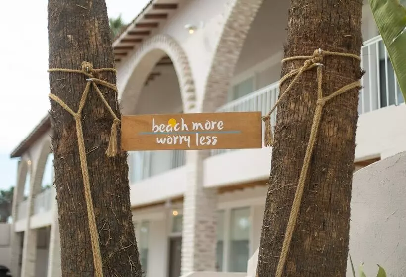 هتل Beach House By Eazy