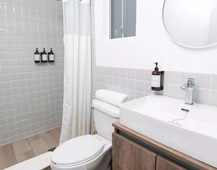 هتل Beach House By Eazy