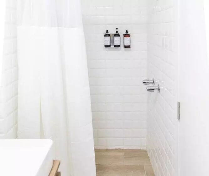 هتل Beach House By Eazy