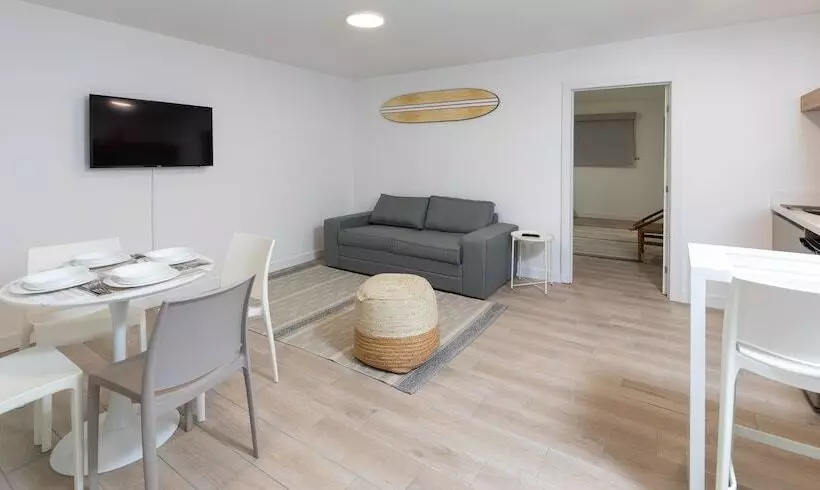 هتل Beach House By Eazy