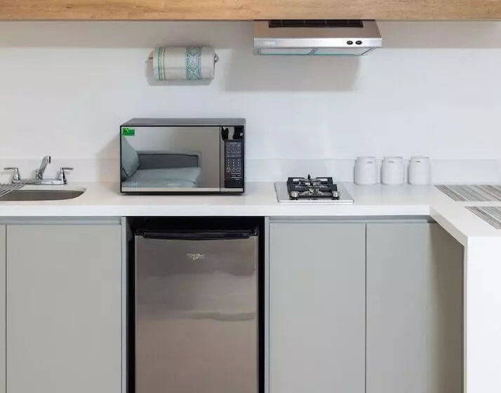 هتل Beach House By Eazy