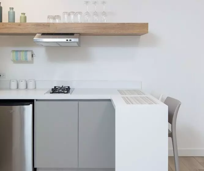 هتل Beach House By Eazy