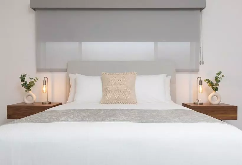 هتل Beach House By Eazy