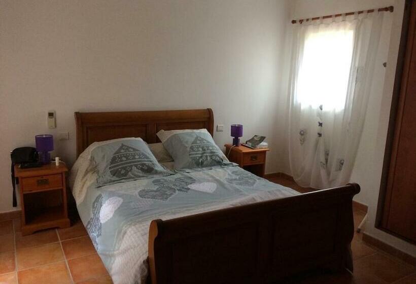 Maison Typique En Pleine Nature