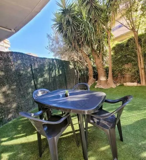 Parking Privé + Jardin + Clim Proche Plage & Resto