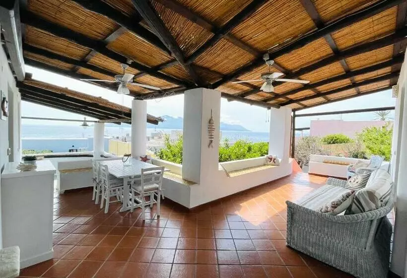 ペンション Villa Pomelia, Villa Nel Corso Di Santa Marina Salina A 50 Mt Dal Mare