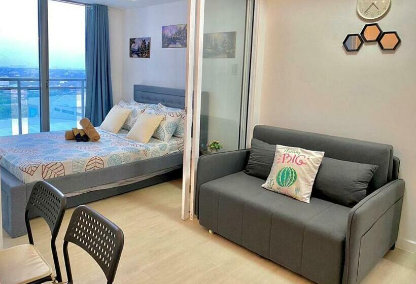 Pleasantly Straight Forward 1 Br Unit @ Azure