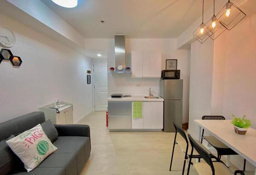 Pleasantly Straight Forward 1 Br Unit @ Azure