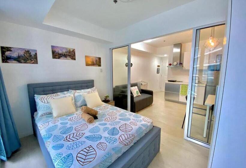 Pleasantly Straight Forward 1 Br Unit @ Azure