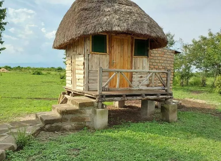 استراحتگاه Songbird Safari Lodge & Campsite