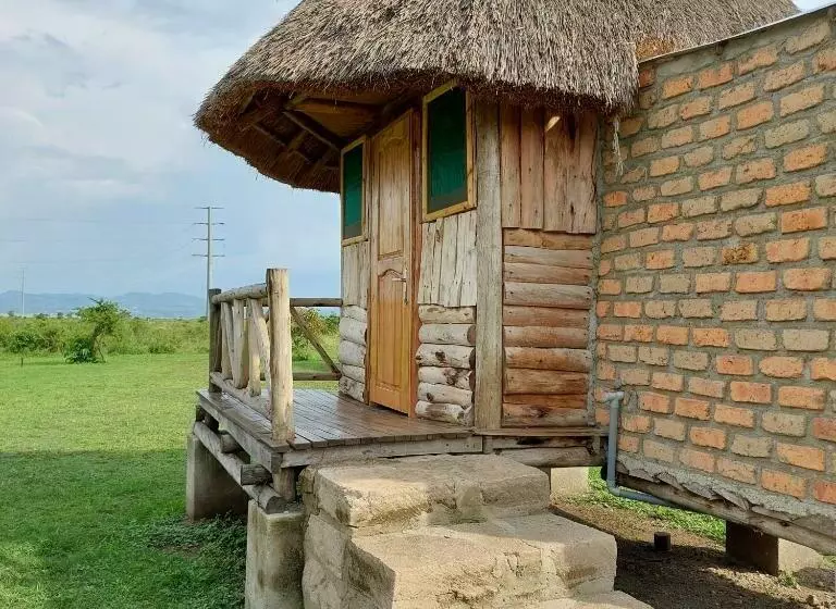 استراحتگاه Songbird Safari Lodge & Campsite