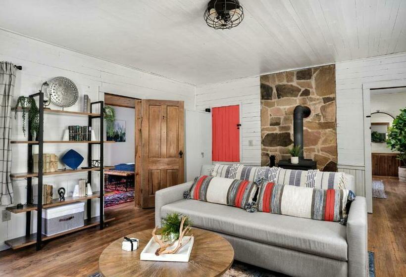 River Access W Hot Tub, Grill, Wifi, & Fire Pit!