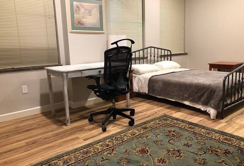 208 New Downtown Living Studio