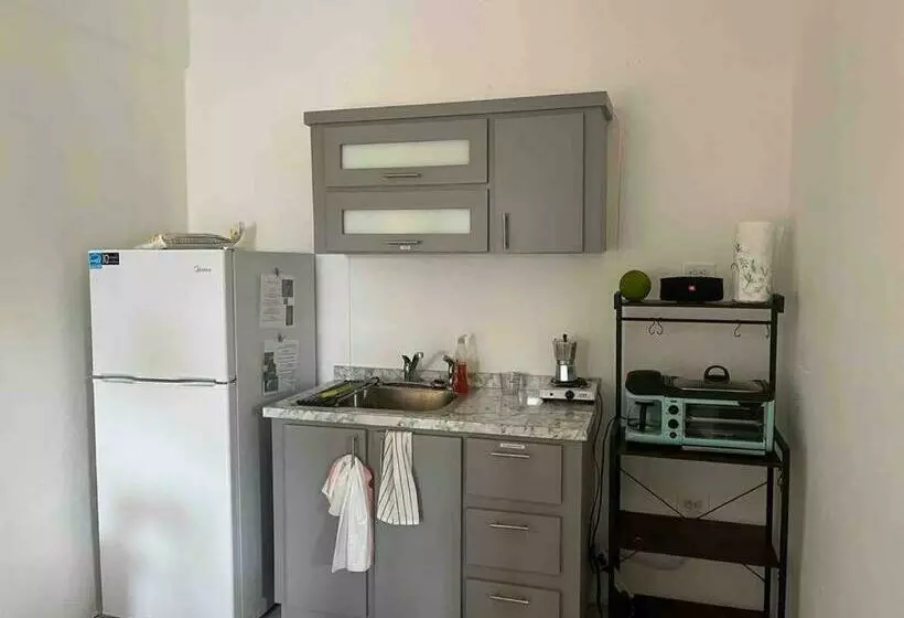 2b Breezy 1 Bdrm By Crashboat Beach, Sleeps 3