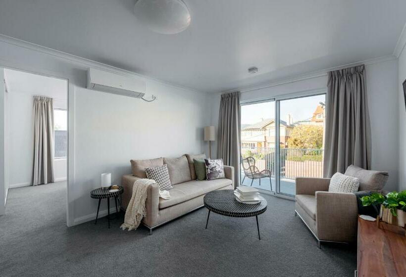 Battery Point Beauty