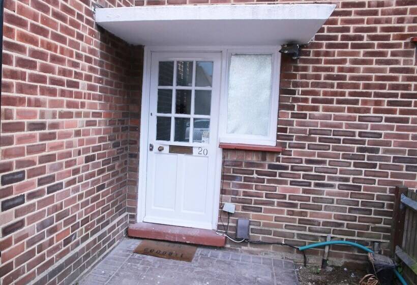 Stunning 2 Bed Apartment In Harrow