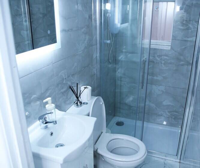 Stunning 2 Bed Apartment In Harrow