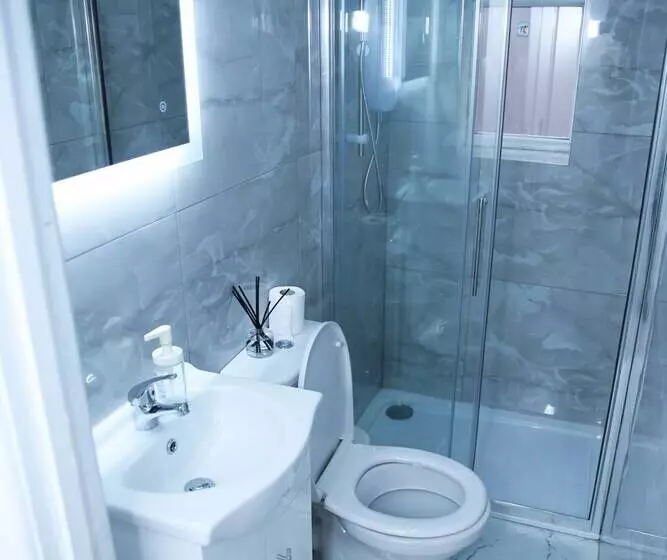 Stunning 2 Bed Apartment In Harrow