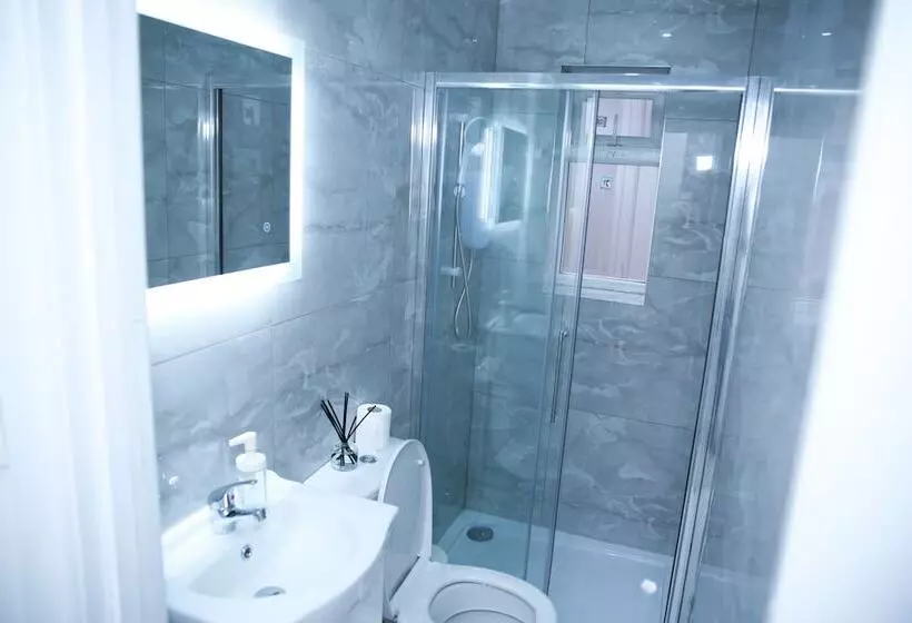 Stunning 2 Bed Apartment In Harrow