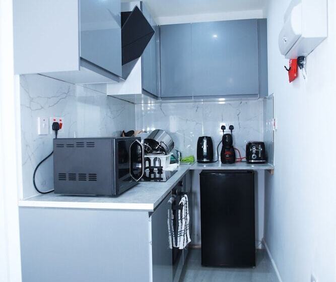 Stunning 2 Bed Apartment In Harrow