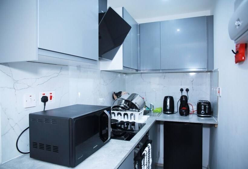 Stunning 2 Bed Apartment In Harrow
