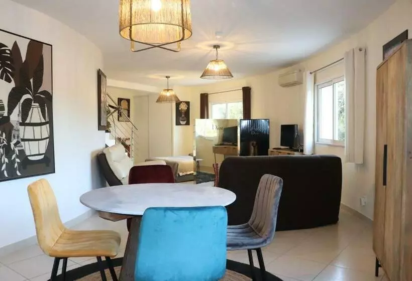 Appartement 50 M2 Avec Parking Gratuit Sur Place