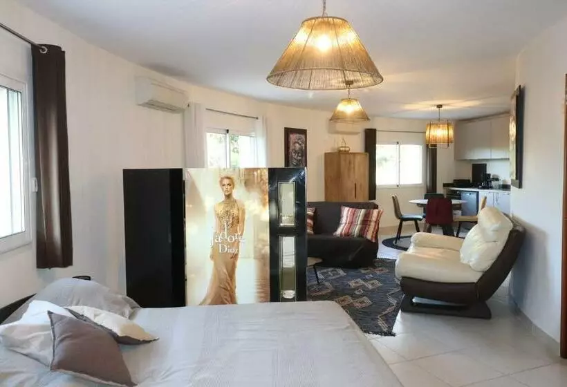 Appartement 50 M2 Avec Parking Gratuit Sur Place