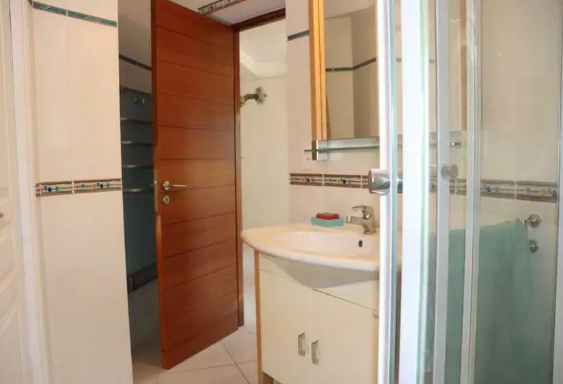 Appartement 50 M2 Avec Parking Gratuit Sur Place