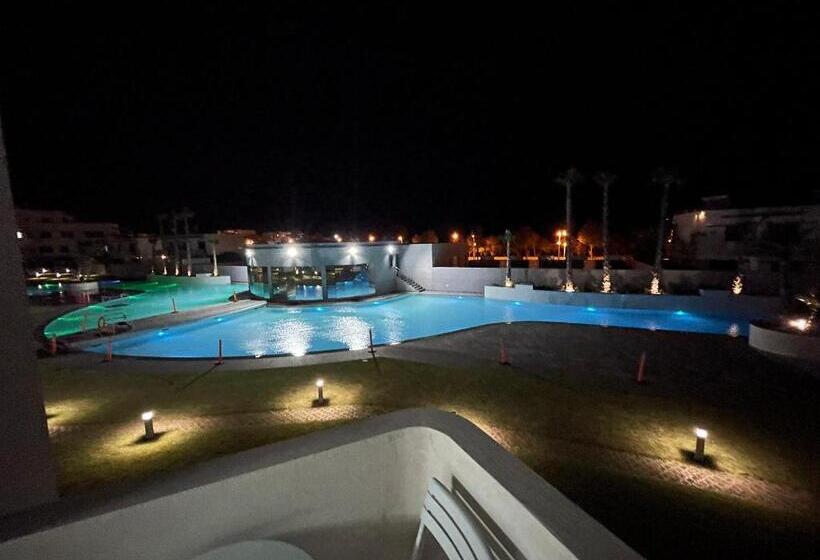 Nouveau Complexe Avec Balcon Et Piscines Prives