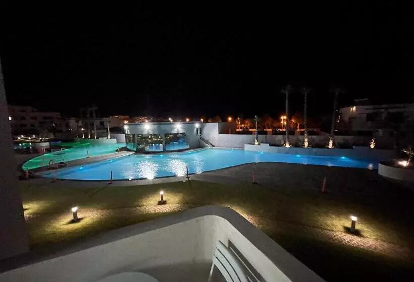 Nouveau Complexe Avec Balcon Et Piscines Prives