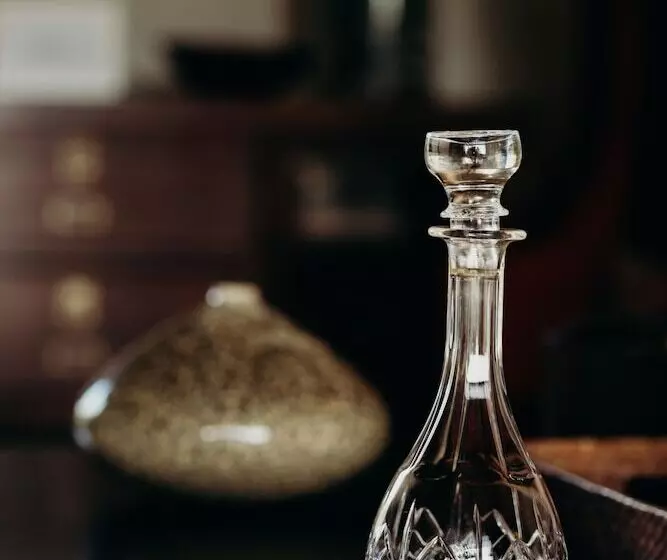 Hlosi Game Lodge   Amakhala Game Reserve