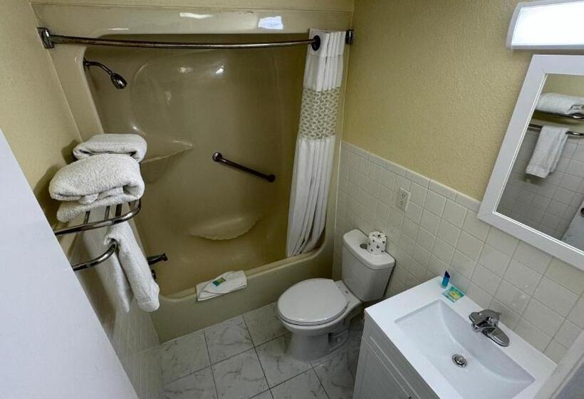 فندق Americas Best Value Inn New London Mystic