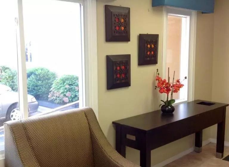 Отель Americas Best Value Inn New London Mystic